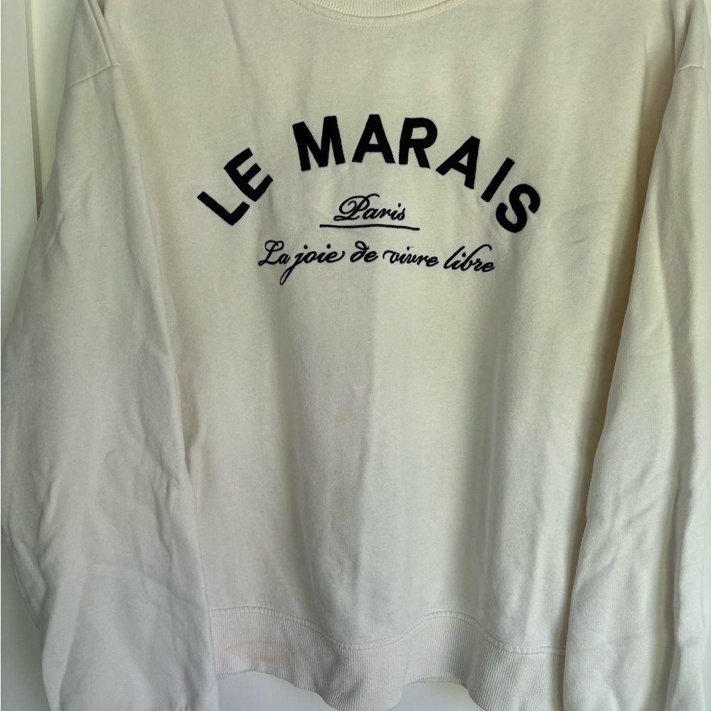 Embroidered crew neck, preppy
